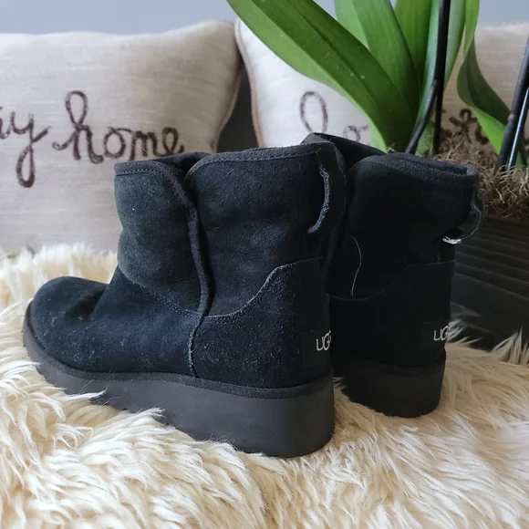 UGG Black Winter Boots - Picture 9 of 12